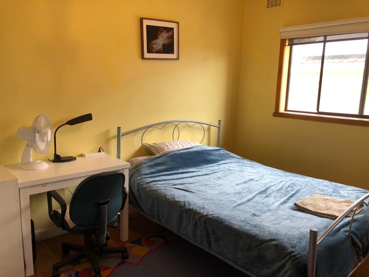 A Single Room Near The Railway Station Melburne Exterior foto