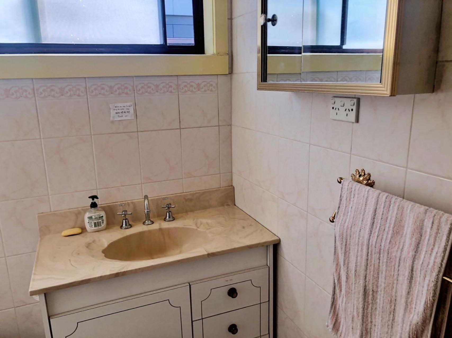 A Single Room Near The Railway Station Melburne Exterior foto